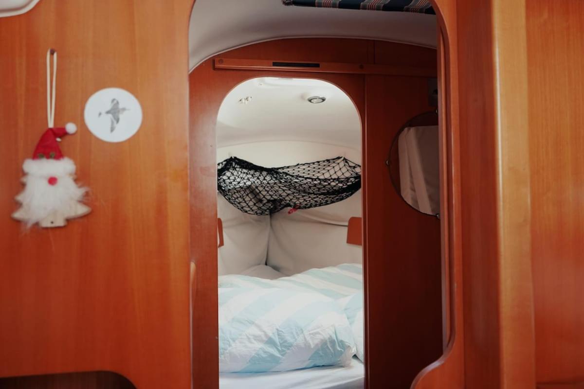 Hotel Surfbird Cozy Sailboat Escape Lisbona Esterno foto