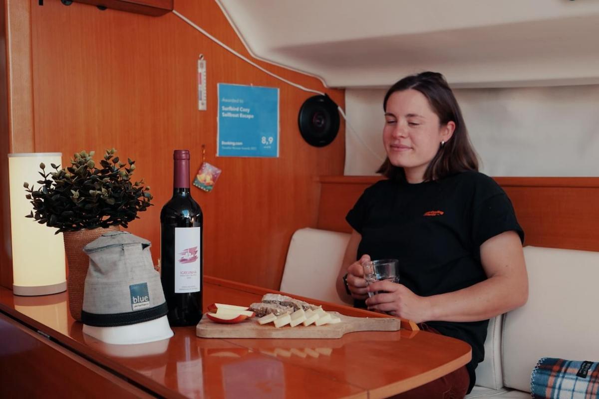 Hotel Surfbird Cozy Sailboat Escape Lisbona Esterno foto