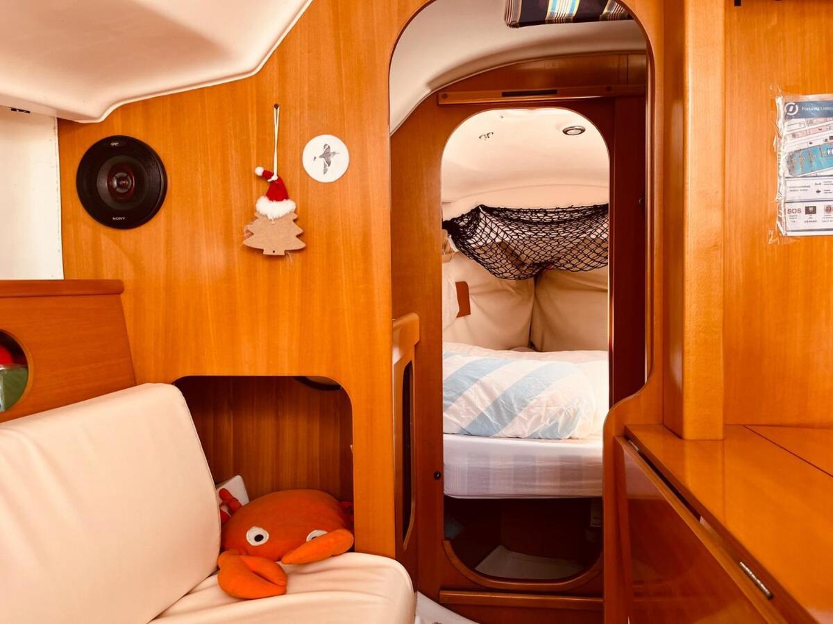 Hotel Surfbird Cozy Sailboat Escape Lisbona Esterno foto