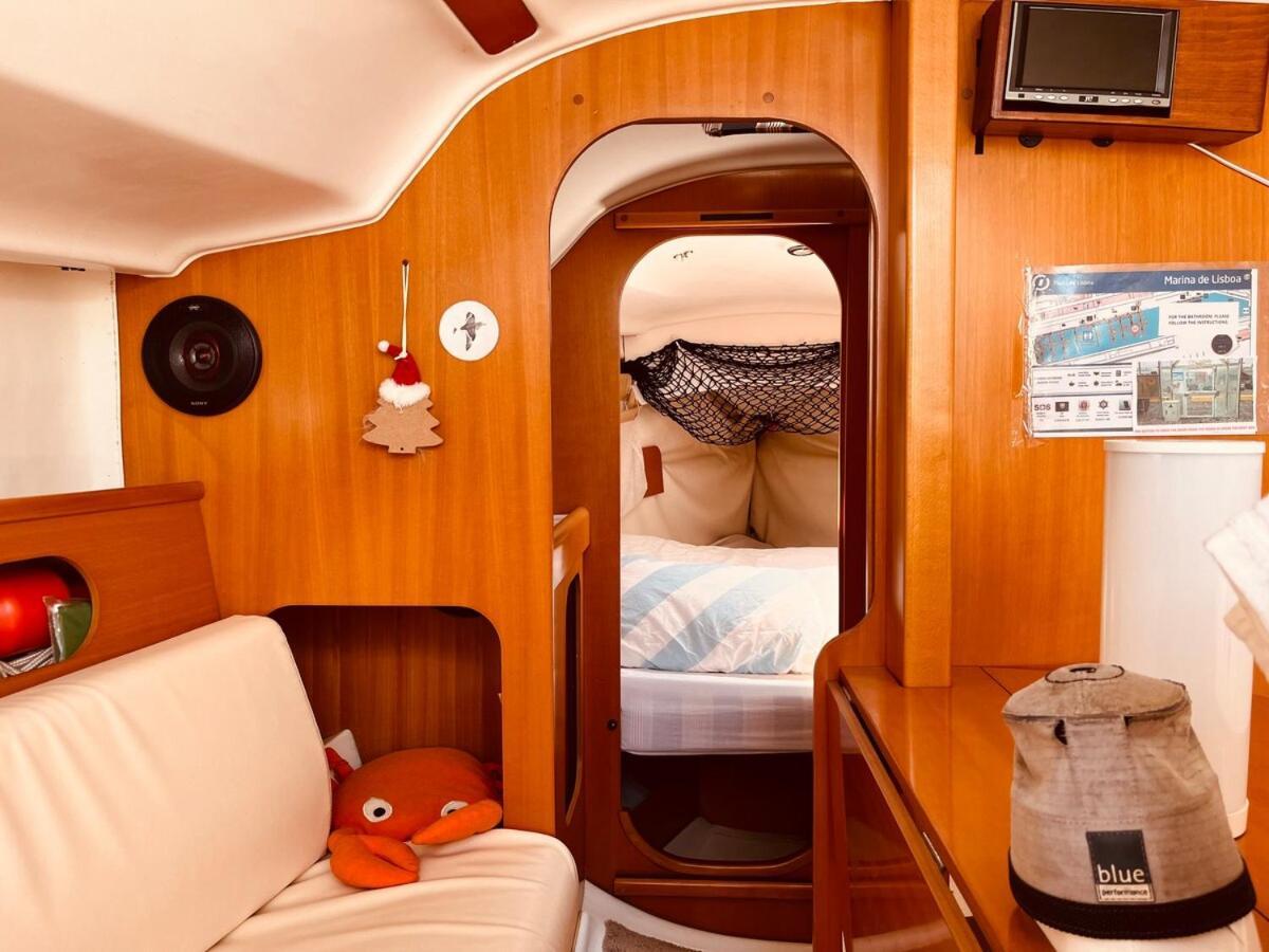 Hotel Surfbird Cozy Sailboat Escape Lisbona Esterno foto